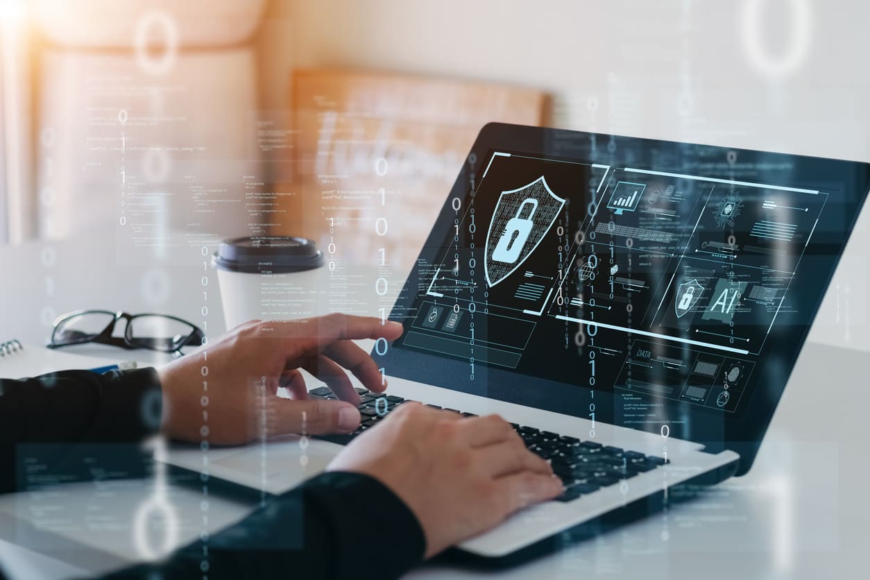 seguranca-cibernetica-protecao-dados-laptop